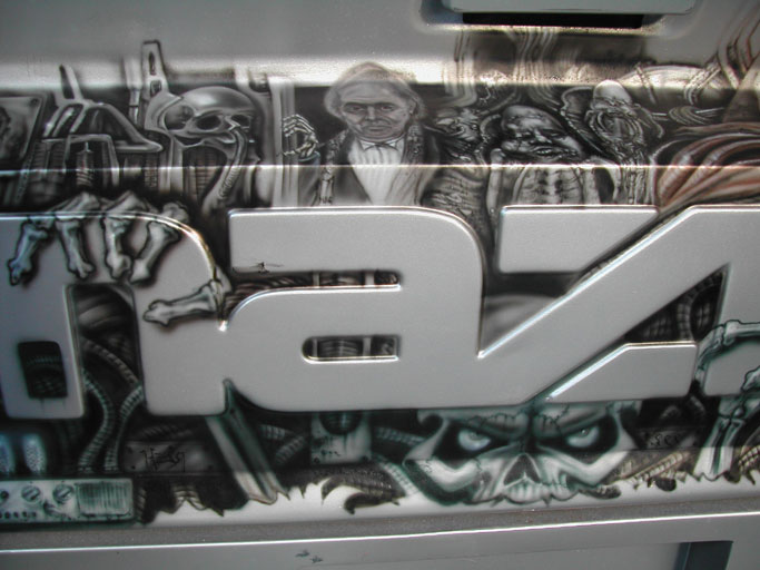 tailgate giger detail